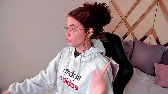 avrilwaynee online show from December 2025 11:51:01 AM