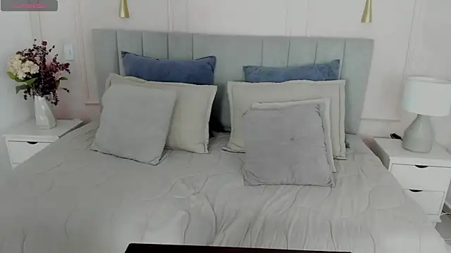 Dulce emi online show from April 2026 12:39:01 PM