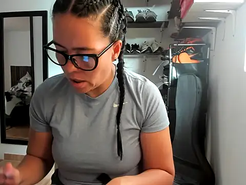 caroline 47 online show from April 2026 08:14:02 PM