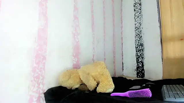 Ember Victiria online show from November 2025 09:47:02 PM