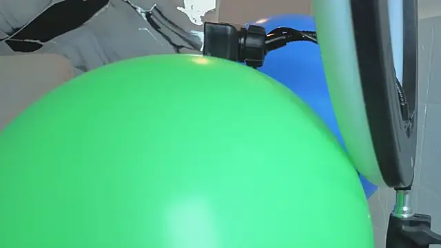 Hanna Goldenst online show from December 2025 11:39:02 AM