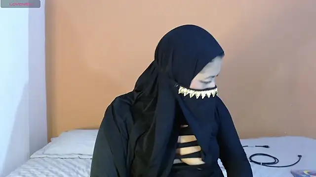 Snapshot of amina_fair chatting on November 2025 06:46:02 AM amina fair online show from November 2025 06:46:02 AM