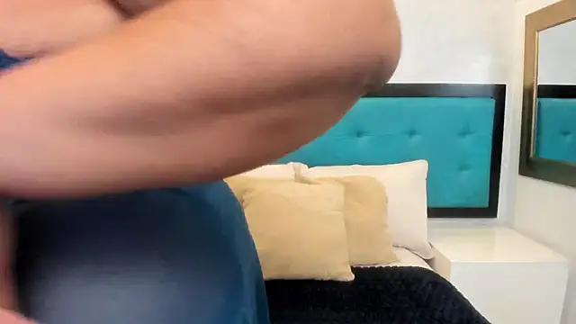 ViickyLee online show from December 2025 04:09:01 AM