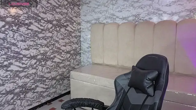 Evy Luxx v online show from February 2026 03:45:01 AM