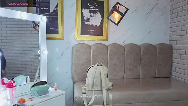 Evy Luxx v online show from February 2026 08:20:01 PM