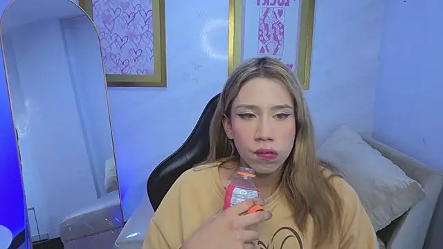 Evy Luxx v online show from April 2026 03:28:01 AM