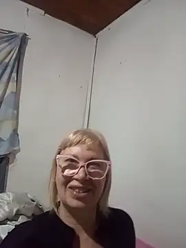 Snapshot of SexyMilf1211 chatting on June 2026 11:27:02 AM SexyMilf1211 online show from June 2026 11:27:02 AM