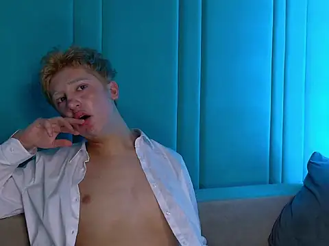 Snapshot of LucasFinister chatting on November 2025 06:24:02 PM LucasFinister online show from November 2025 06:24:02 PM