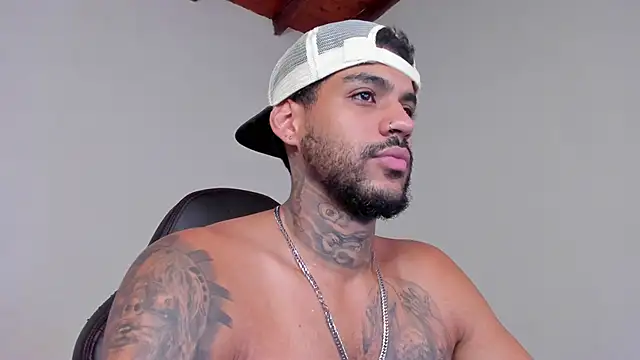 LuigiVitale 1 online show from November 2025 07:23:02 AM