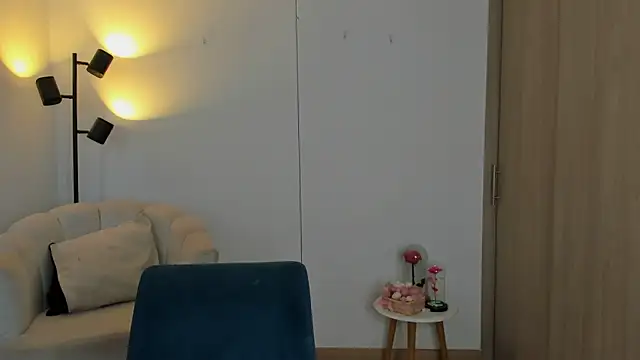 haileyflorez  online show from April 2026 03:27:02 PM