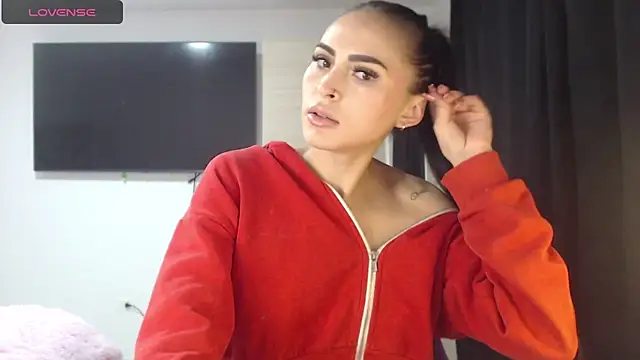 Linda  fiore online show from November 2025 04:29:02 AM