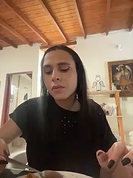 Isabella Hillss online show from December 2025 06:57:02 PM