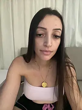 Snapshot of BelleRune chatting on January 2025 05:06:01 PM BelleRune online show from January 2025 05:06:01 PM