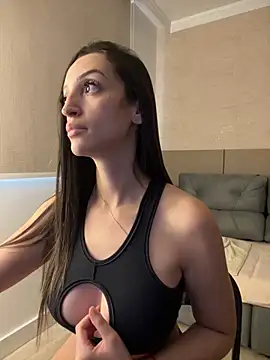 Snapshot of BelleRune chatting on March 2025 02:34:02 PM BelleRune online show from March 2025 02:34:02 PM