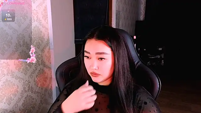 Emma Uilson online show from December 2025 09:38:01 AM