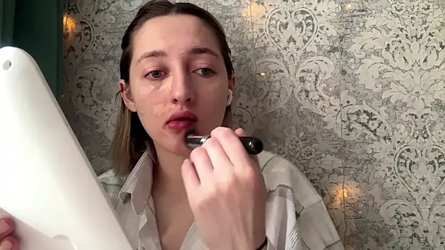 Emily lyy online show from December 2025 09:18:02 AM