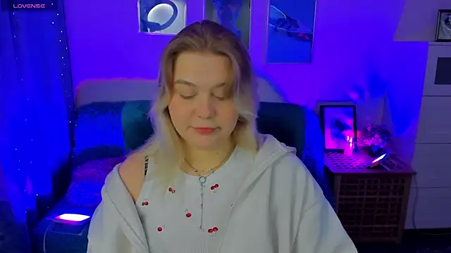 LouiseMous online show from November 2025 09:51:02 PM