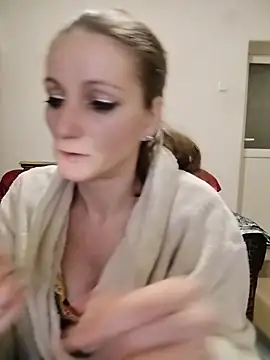 CrazyMaya39 online show from April 2026 08:32:02 PM