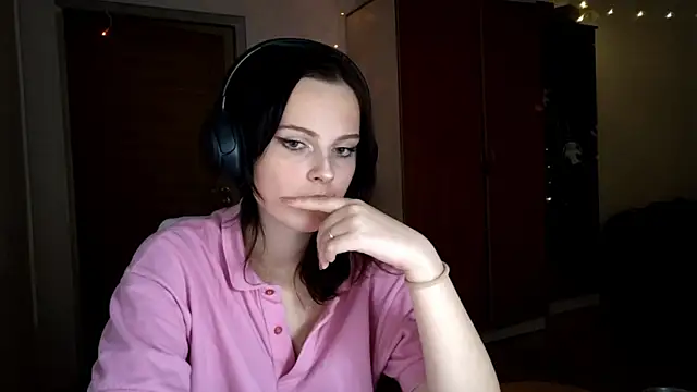 LouiseMarengo online show from November 2025 05:02:01 PM