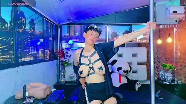 lunabustygirl online show from November 2025 02:49:02 PM