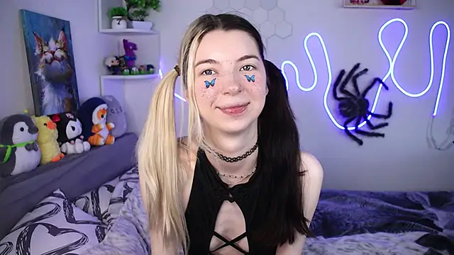 Snapshot of Emmie_shy chatting on June 2026 02:19:01 PM Emmie shy online show from June 2026 02:19:01 PM