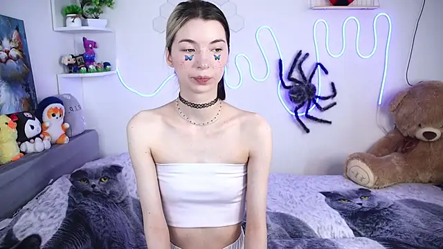 Snapshot of Emmie_shy chatting on July 2026 12:41:01 PM Emmie shy online show from July 2026 12:41:01 PM