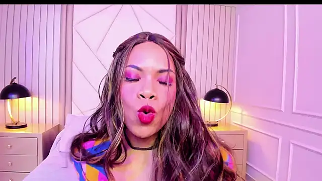 Snapshot of LailaDavidson chatting on May 2026 12:20:01 PM LailaDavidson online show from May 2026 12:20:01 PM
