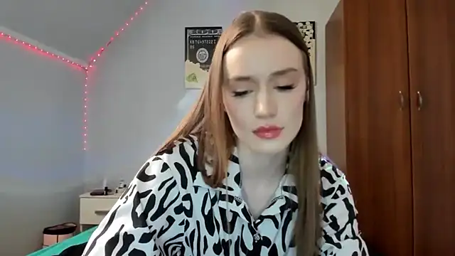 tinyglow online show from February 2026 04:03:02 PM