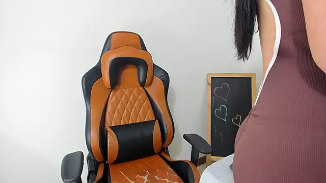 Snapshot of Emily_Frostt chatting on January 2026 07:45:01 PM Emily Frostt online show from January 2026 07:45:01 PM