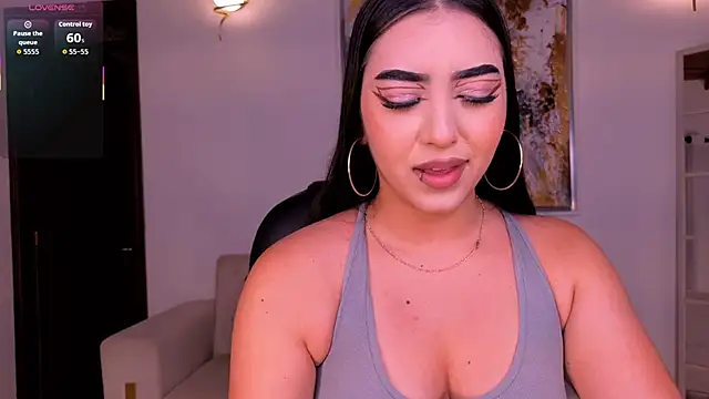 Snapshot of SophieLanne chatting on June 2026 12:03:01 AM SophieLanne online show from June 2026 12:03:01 AM