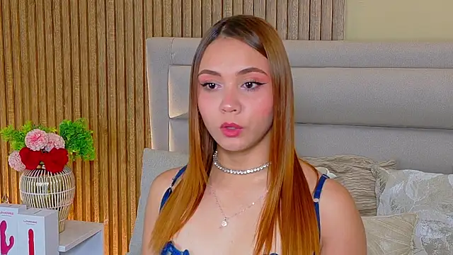 Snapshot of LondraBlush chatting on May 2026 12:59:01 PM LondraBlush online show from May 2026 12:59:01 PM