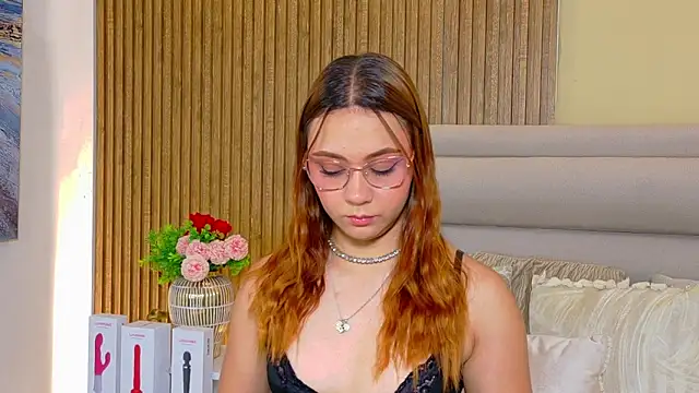 Snapshot of LondraBlush chatting on June 2026 12:42:02 PM LondraBlush online show from June 2026 12:42:02 PM