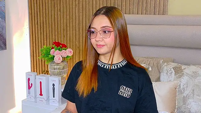 Snapshot of LondraBlush chatting on June 2026 11:19:01 AM LondraBlush online show from June 2026 11:19:01 AM