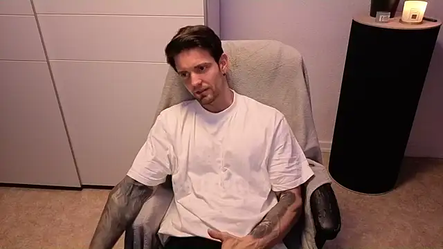 Snapshot of Mystery_Mark chatting on November 2025 08:55:01 PM Mystery Mark online show from November 2025 08:55:01 PM