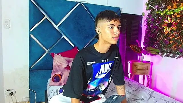 JamesConnor001 online show from November 2025 07:19:02 PM