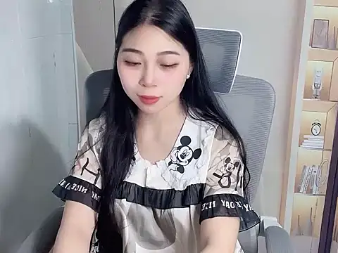 Lousii online show from November 2025 01:43:01 PM