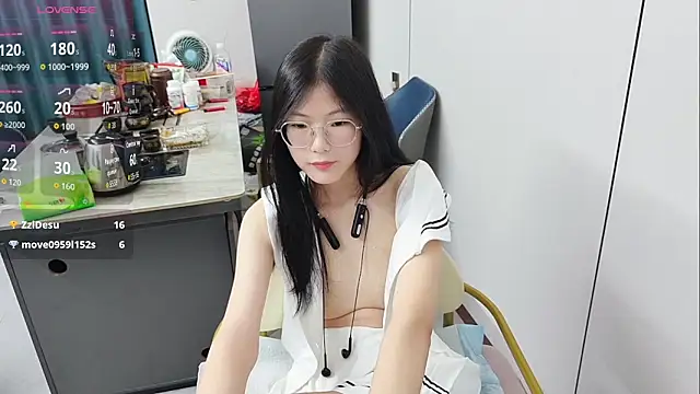Snapshot of xlin-baby chatting on April 2026 04:49:01 PM xlin-baby online show from April 2026 04:49:01 PM