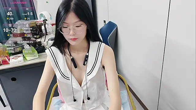 Snapshot of xlin-baby chatting on May 2026 04:01:02 PM xlin-baby online show from May 2026 04:01:02 PM