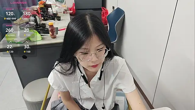 Snapshot of xlin-baby chatting on May 2026 04:35:02 PM xlin-baby online show from May 2026 04:35:02 PM