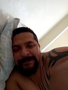 Snapshot of BuskedFester chatting on November 2025 08:24:02 PM BuskedFester online show from November 2025 08:24:02 PM