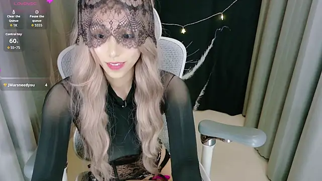 Lulu QAQ online show from November 2025 04:07:02 PM