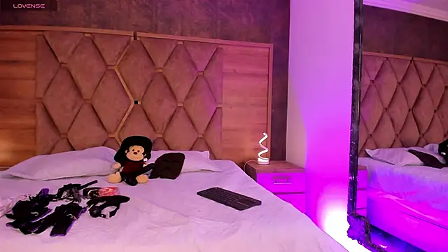 Snapshot of VictoriaSaenz1_ chatting on November 2025 04:51:01 AM VictoriaSaenz1 online show from November 2025 04:51:01 AM