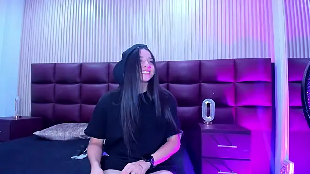 Snapshot of VictoriaSaenz1_ chatting on November 2025 11:53:01 PM VictoriaSaenz1 online show from November 2025 11:53:01 PM