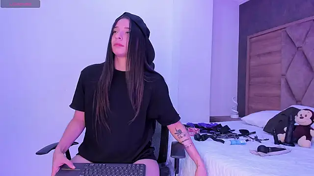 Snapshot of VictoriaSaenz1_ chatting on December 2025 05:05:01 AM VictoriaSaenz1 online show from December 2025 05:05:01 AM