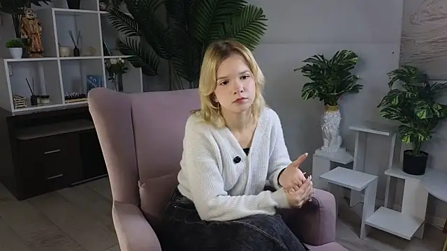 PhillisEsplin online show from November 2025 09:04:02 AM