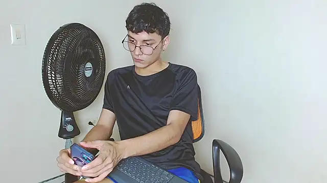 andrew dann online show from November 2025 09:03:01 PM