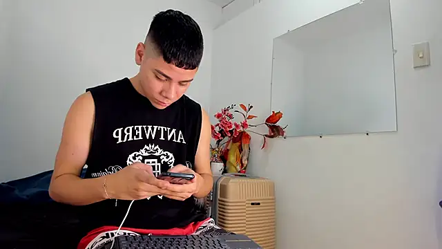 Snapshot of Lucastorrez01 chatting on December 2025 09:44:02 PM Lucastorrez01 online show from December 2025 09:44:02 PM