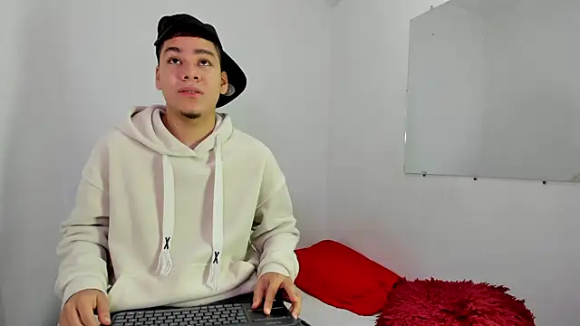 Snapshot of Lucastorrez01 chatting on February 2026 06:20:01 AM Lucastorrez01 online show from February 2026 06:20:01 AM