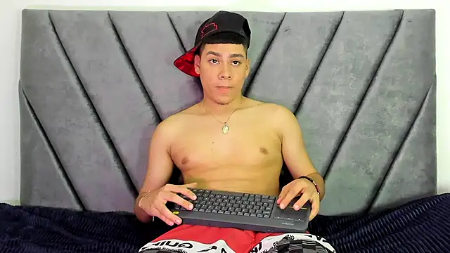 Snapshot of Lucastorrez01 chatting on July 2026 11:53:02 PM Lucastorrez01 online show from July 2026 11:53:02 PM