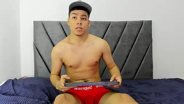 Snapshot of Lucastorrez01 chatting on July 2026 10:38:02 PM Lucastorrez01 online show from July 2026 10:38:02 PM